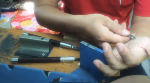 mài kềm thủ công